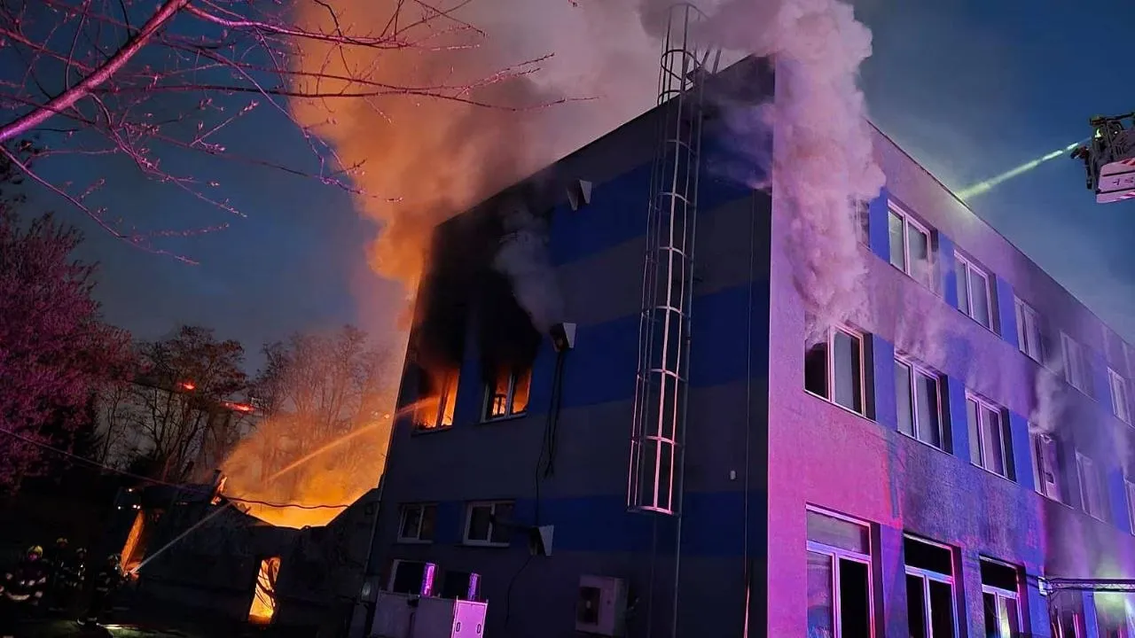 picture from the fire in LPP Holdings facility - retrieved from laprotesta.es